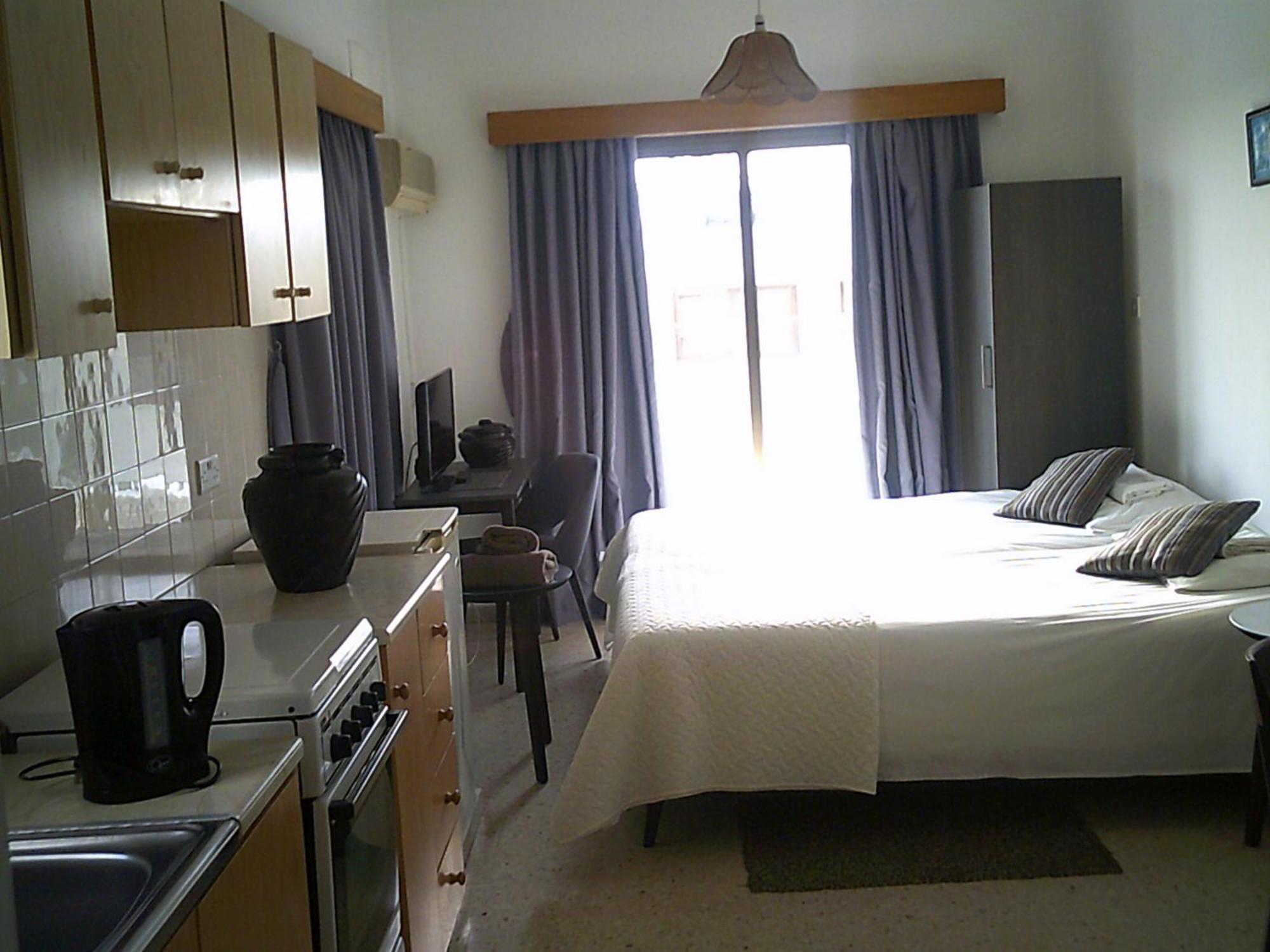 Paphos Panklitos Tourist Apartments מראה חיצוני תמונה