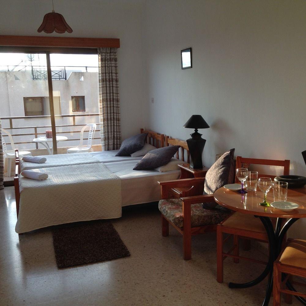 Paphos Panklitos Tourist Apartments מראה חיצוני תמונה